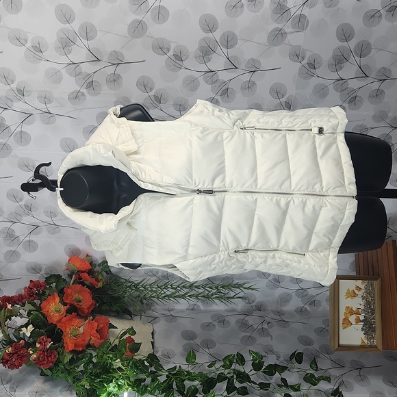 Michael Kors Down Puffer Vest - Picture 2 of 12